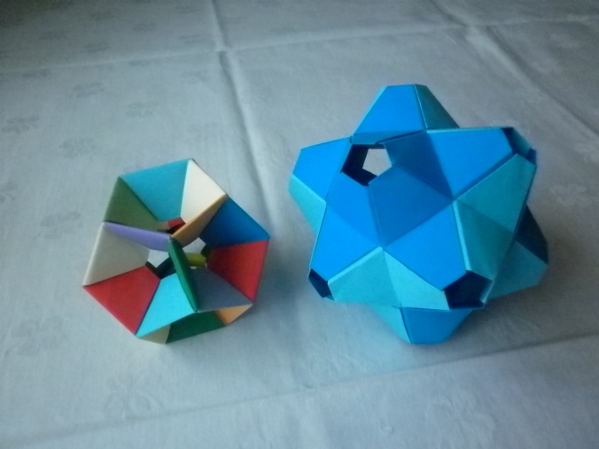 sant la fel si acesti origami insa unul asamblat invers